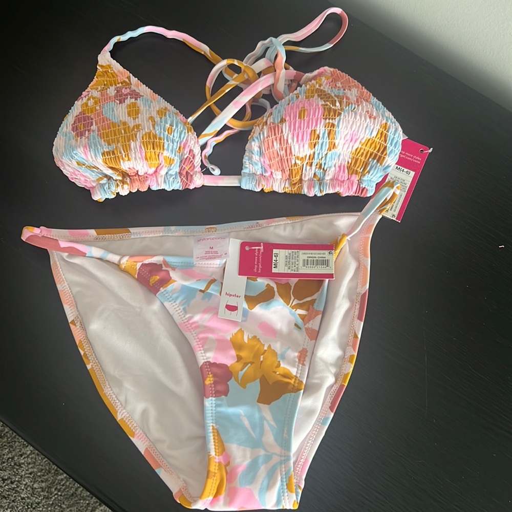 NWT * Xhilaration Floral Bikini Set Size Medium